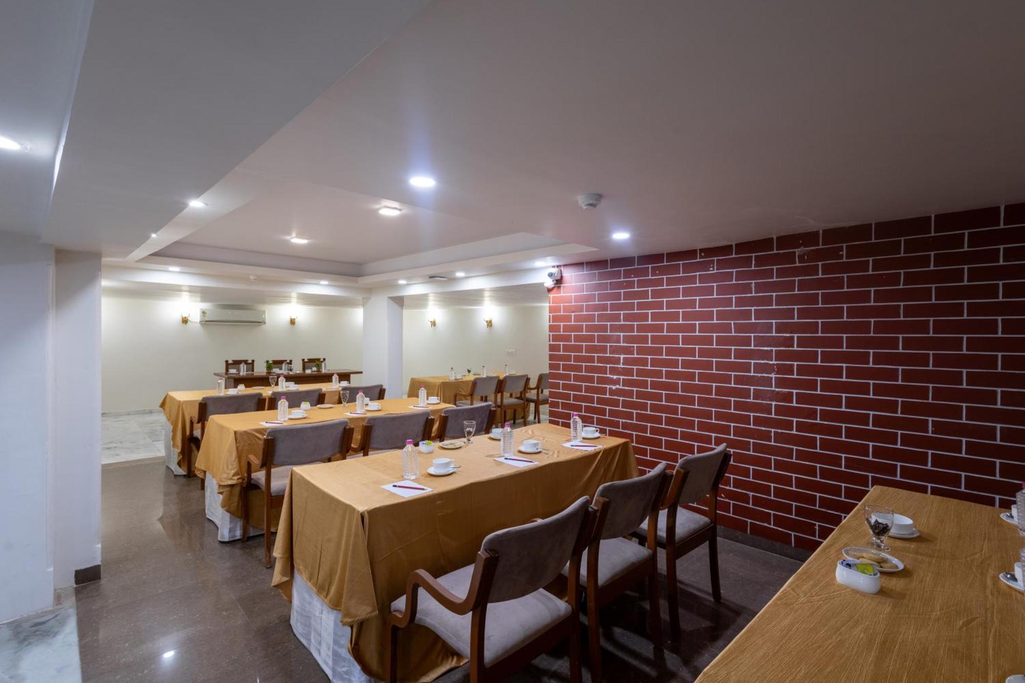 Alba Premier, Vadodara Exterior foto