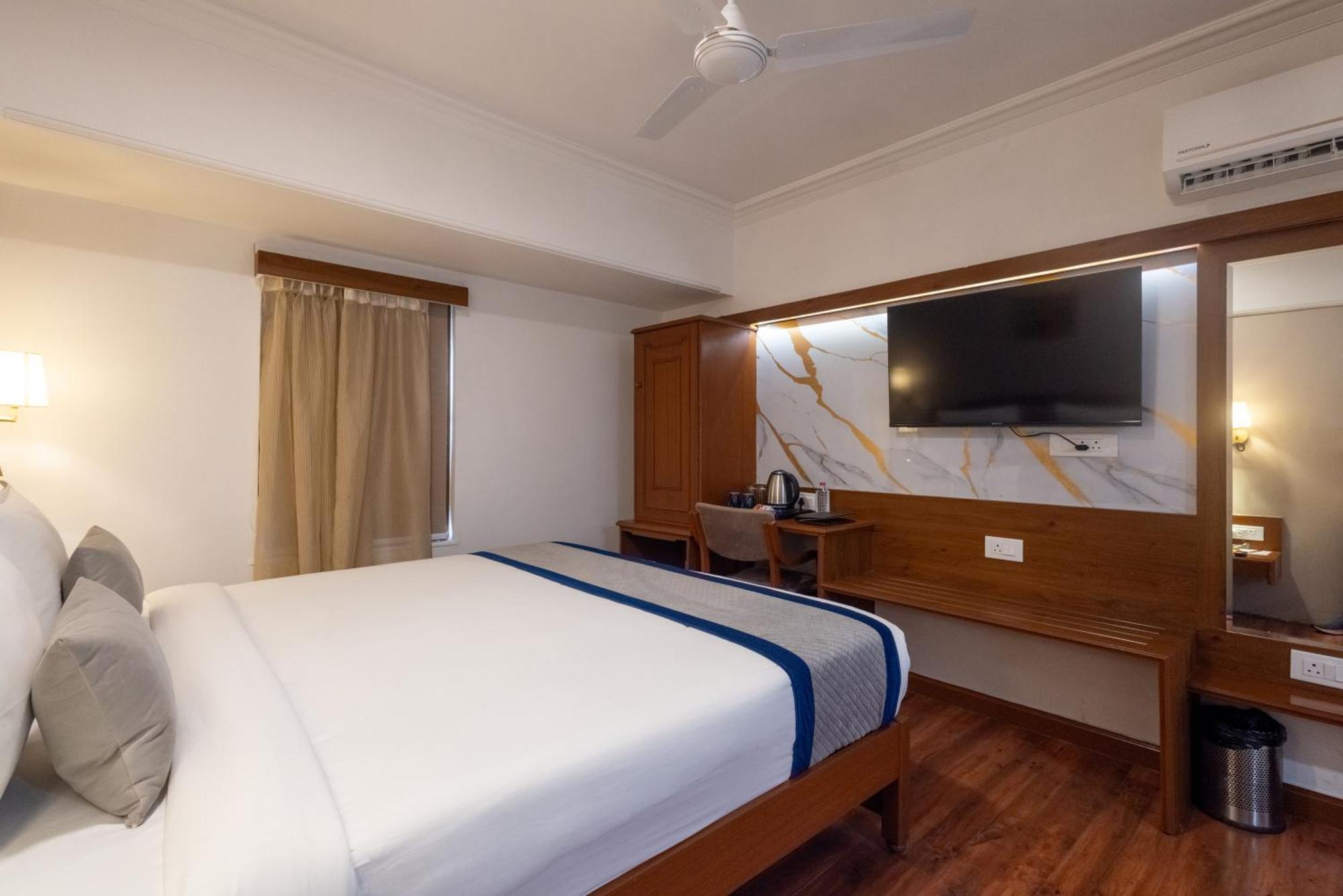 Alba Premier, Vadodara Exterior foto