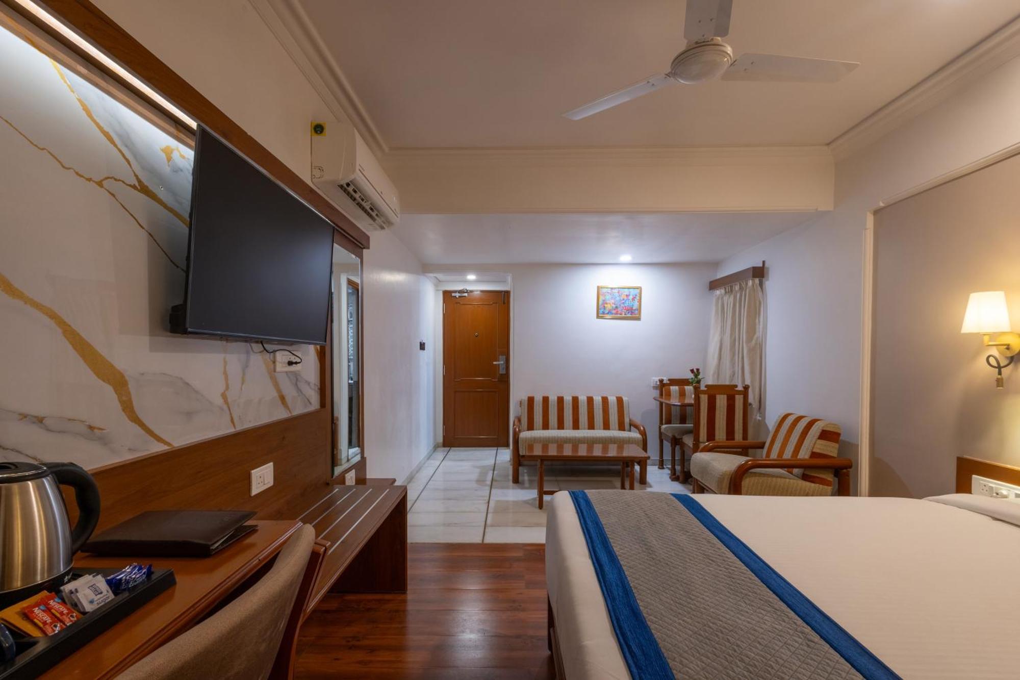 Alba Premier, Vadodara Exterior foto