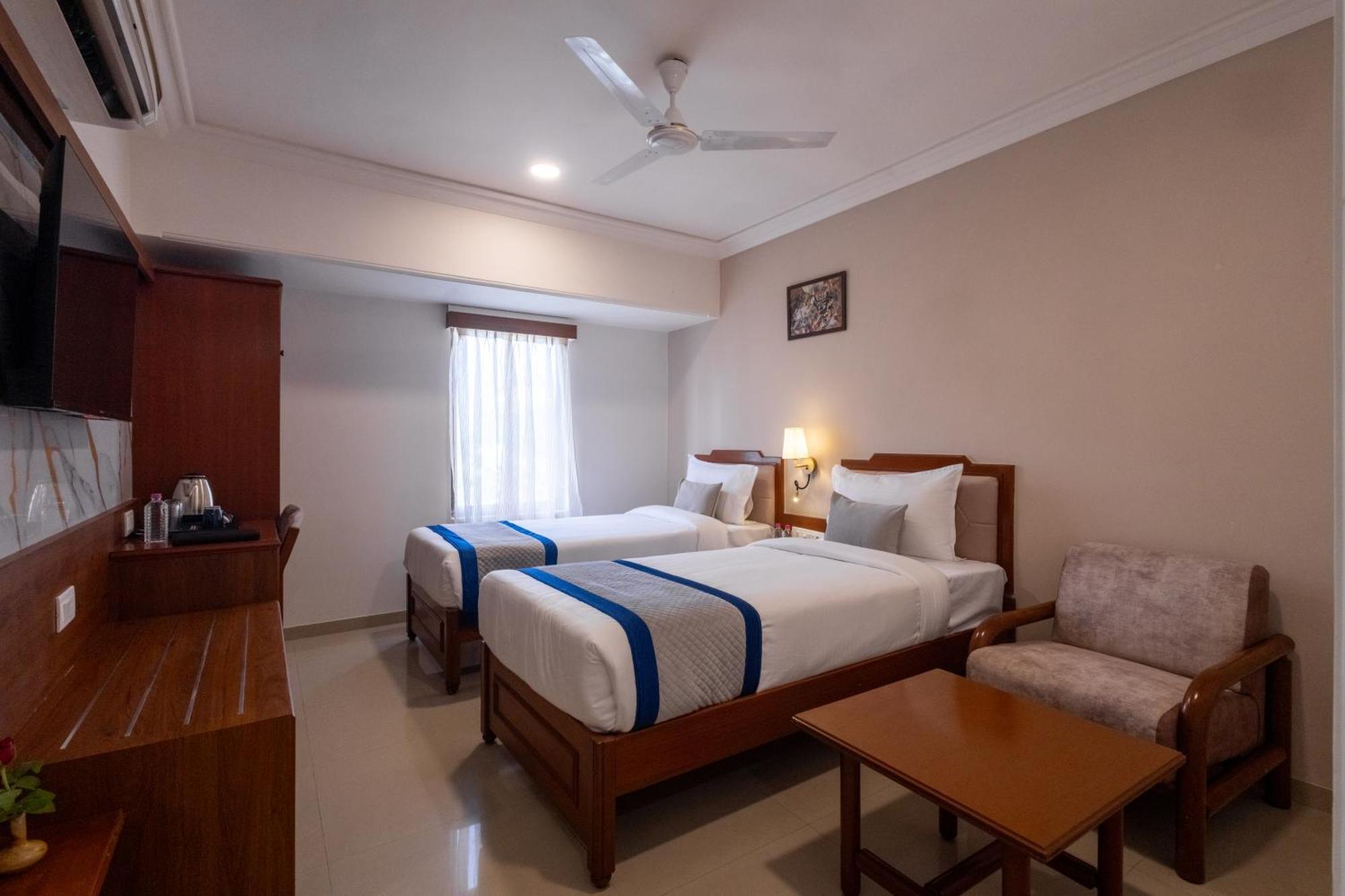 Alba Premier, Vadodara Exterior foto